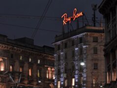 De Italiaanse Spoorwegen: Een Netwerk dat Verbindt yellow bus photography