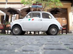 De verborgen kracht van Italië – de rol van coöperaties in de samenleving white coupe parking near building
